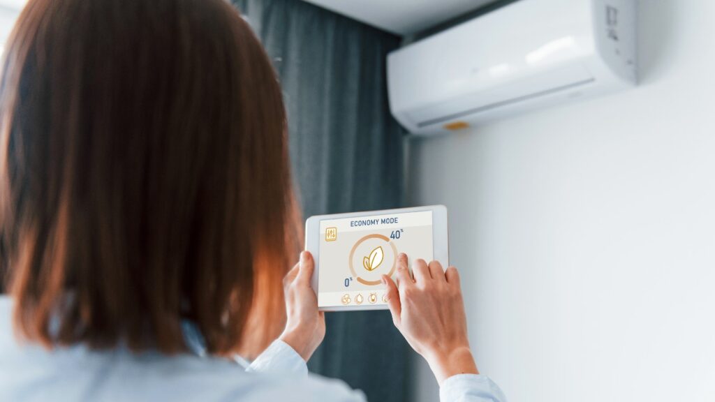 instalando aire acondicionado en una vivienda de Jaca