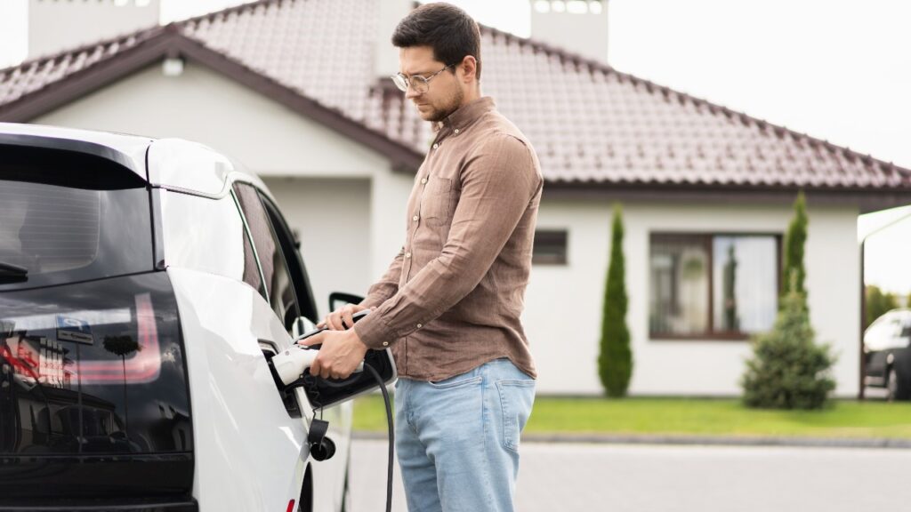 Cargador eléctrico en casa instalado por SYB para una carga segura y eficiente